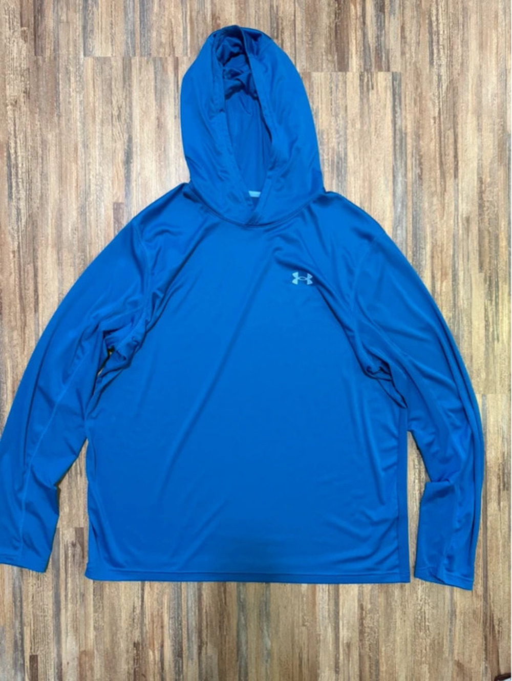 Under armour hooded  long sleeve size XL